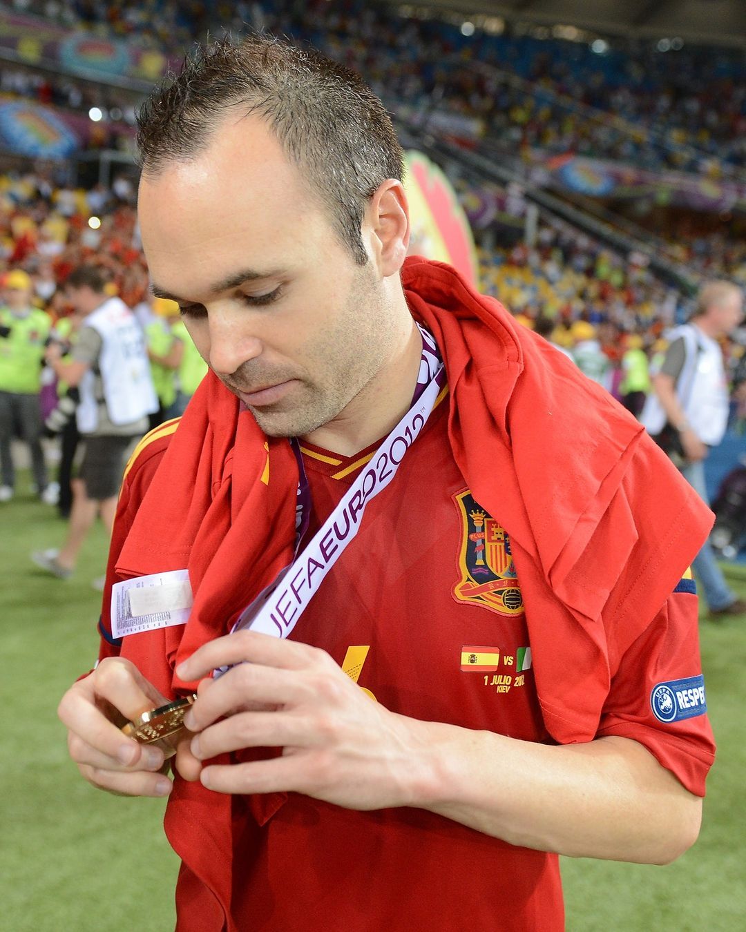 包含西班牙传奇：伊涅斯塔救助西班牙队赢得附加时赛成功进入欧洲杯半决赛的词条