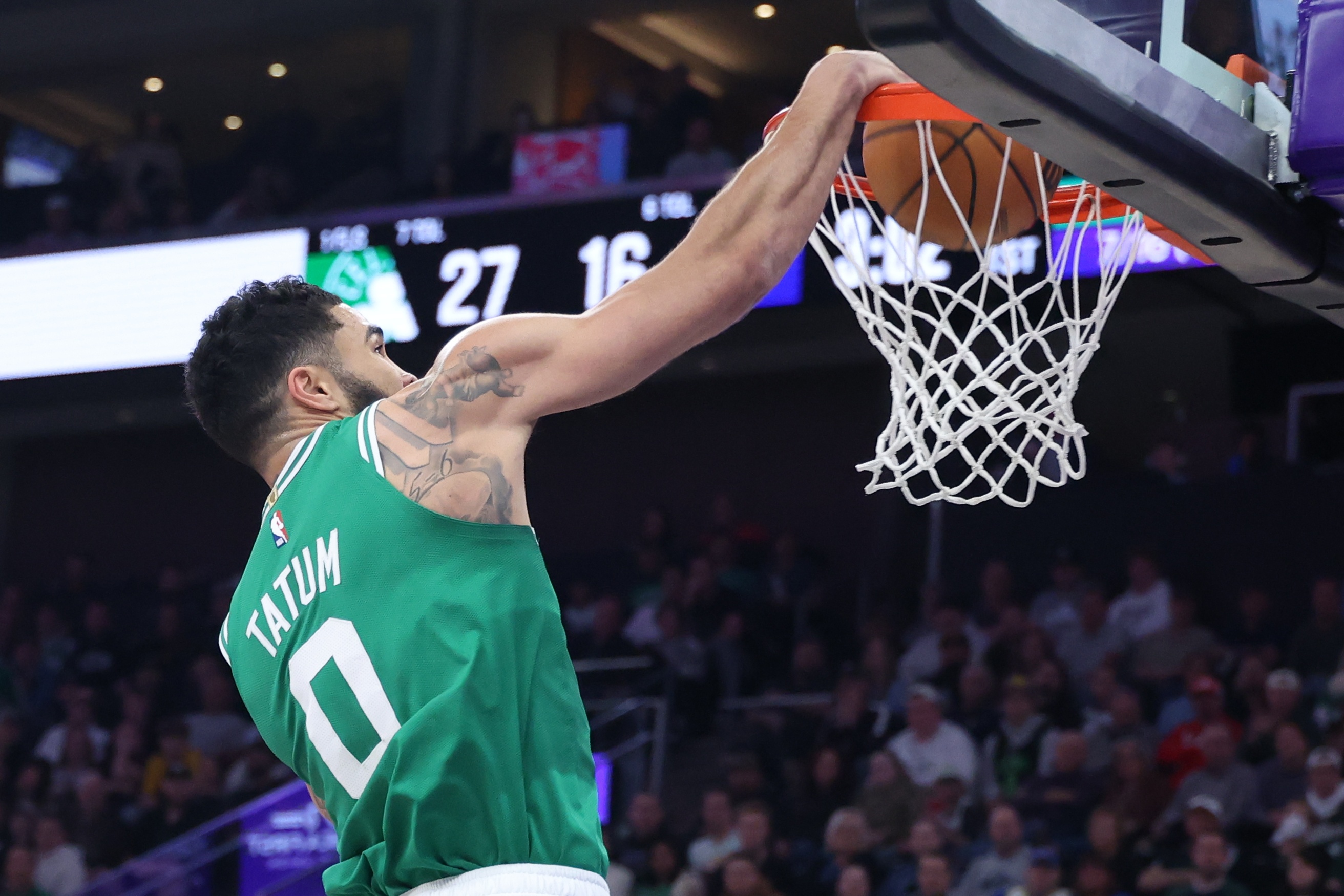 塔图姆回归赛场，挺进下一轮首场状态亮眼，美国队观众沸腾！