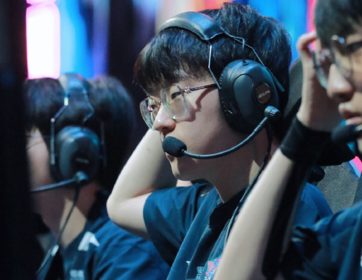  Doinb在塞尔维亚队比赛中势不可挡，比分优势明显引发热议！